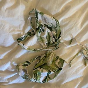 Monday Swimwear Copacabana top large no cups